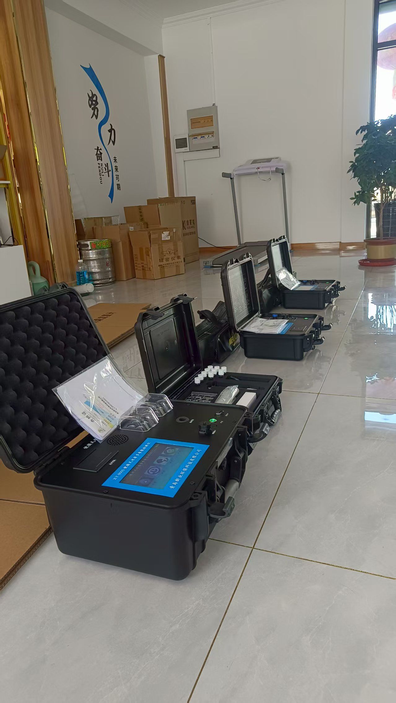 新業(yè)環(huán)保XY-6800R便攜式明渠流量計助力深圳威標(biāo)檢測技術(shù)