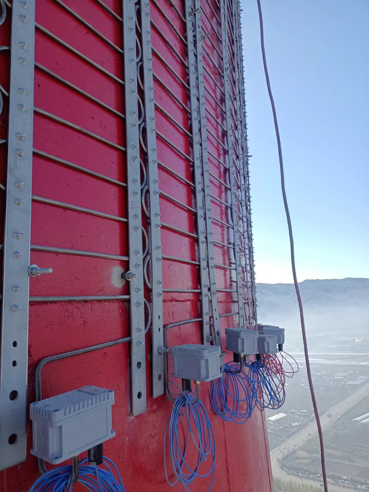 暖护边疆寒城 宏顺建设以匠心助延吉供暖烟囱加热器安装